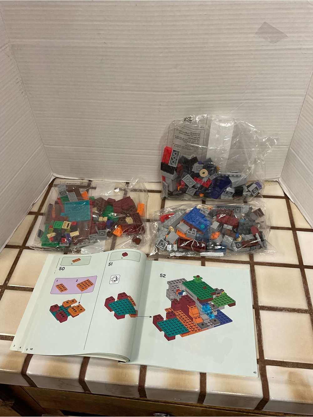 LEGO Minecraft Ruined Portal Playset - Green, Blue, Purple, Red - Picture 5 of 6